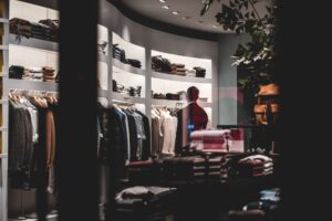 Retail marketing strategy connecting online sales, ecommerce, and physical store customer growth
