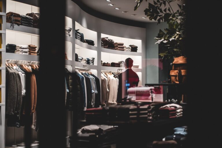Retail marketing strategy connecting online sales, ecommerce, and physical store customer growth